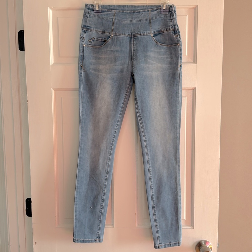 NWOT YMI SKINNY JEANS